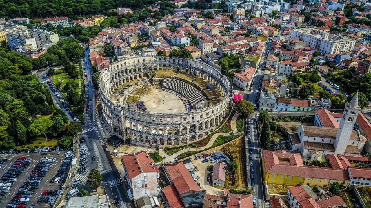 Appartement Apartament Colosseum view à Pula Extérieur photo